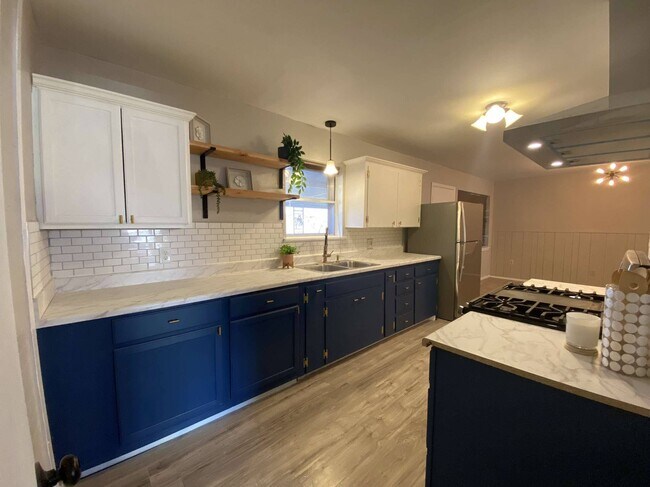 Building Photo - 4604 Mercedes Dr