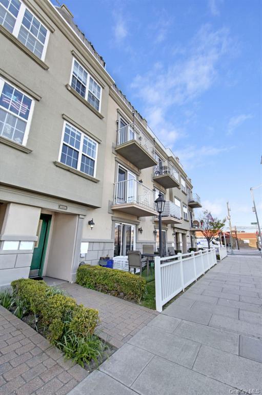 Building Photo - 10206 Rockaway Beach Blvd