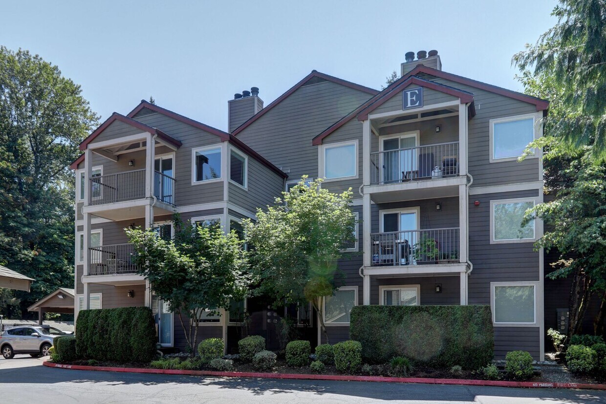 Primary Photo - Spacious 2bd, 2ba Upper Unit Available in ...