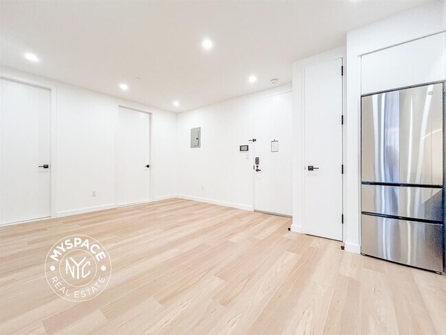 Foto del edificio - 654 Madison St