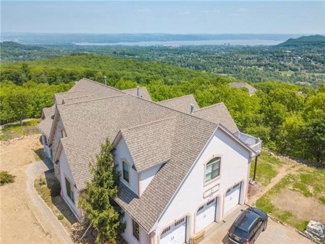 Foto del edificio - 27 High Mountain Rd