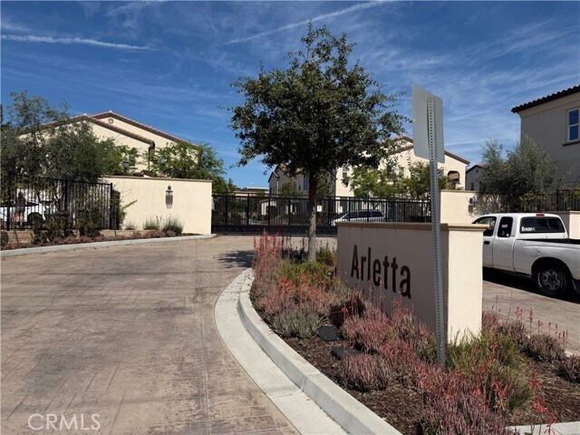 Foto del edificio - 812 Arletta Wy