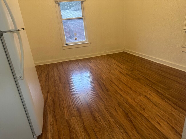 Photo - 1117 S Norton Ave Apartment