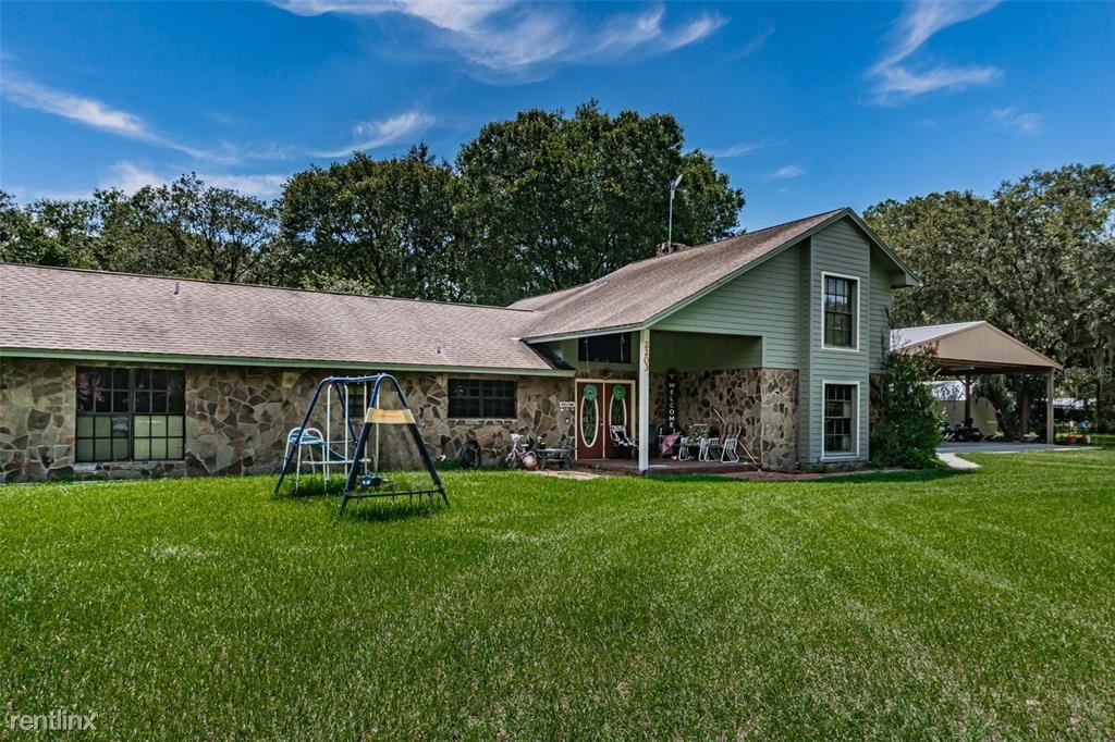 5 br, 2 bath House 2203 R Harvill Lane House Rental in Lithia, FL