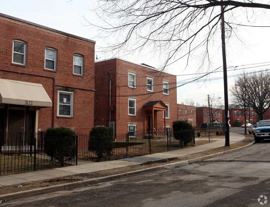 Foto del edificio - 3126 Buena Vista Ter SE