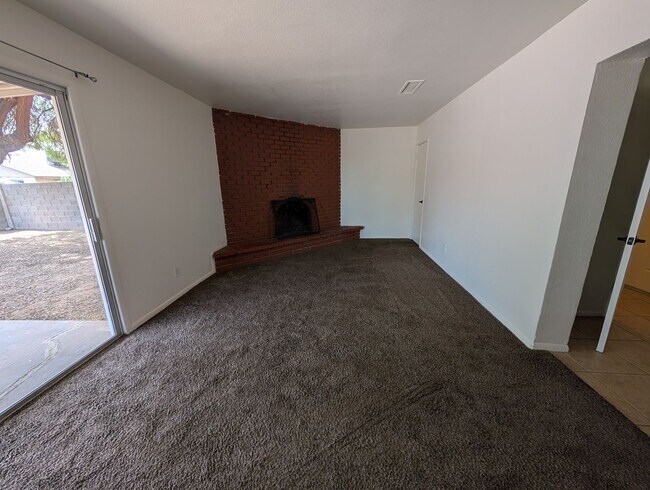 Building Photo - 3 Bedroom 2 Bathroom Sunrise Terrace Home