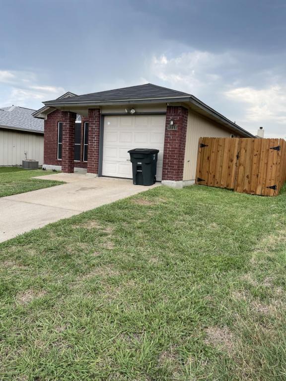 Foto del edificio - 2211 Garrett Dr
