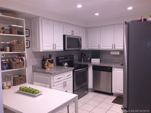 Foto del edificio - 16251 Golf Club Rd