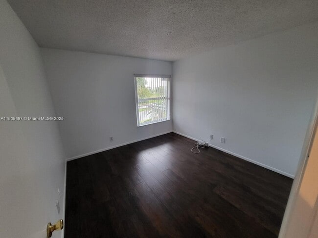 Foto del edificio - 405 S Pine Island Rd