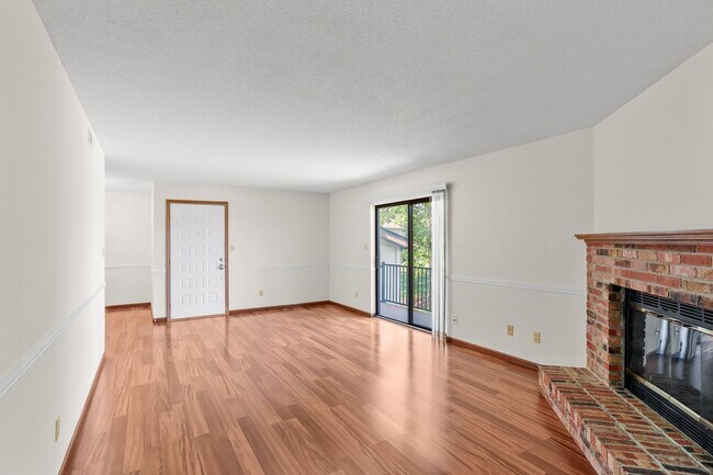 Building Photo - Lavish 2 Bedroom Poolside Condo in the Edg...