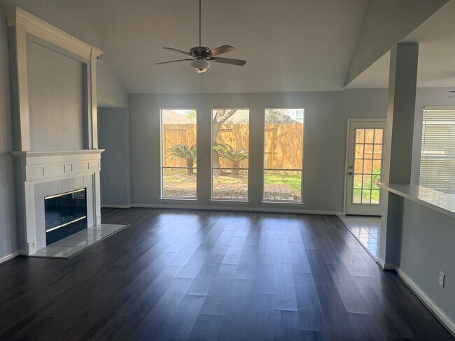 Building Photo - 3204 Coral Ridge Dr