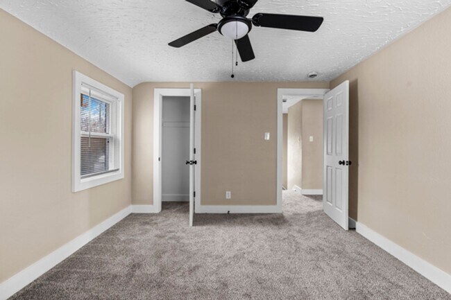 Foto del edificio - This beautifully updated 3-bedroom, 1-bath single-family home is ready for move-in!