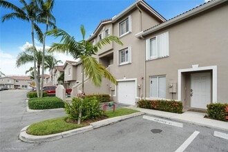 Building Photo - 221 Riviera Cir