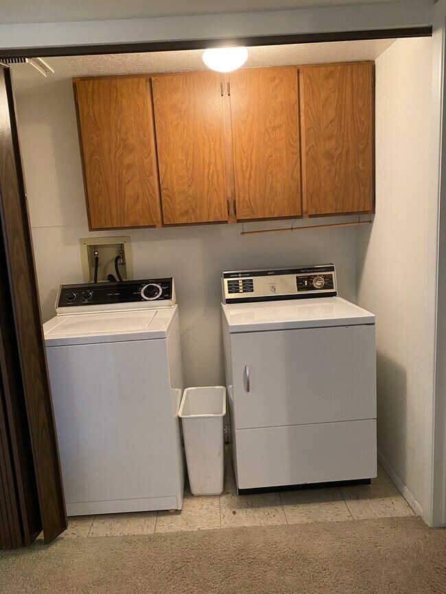 Foto del edificio - 2121 Magnolia Dr