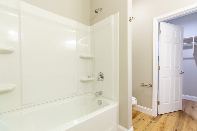 Building Photo - 93 Scout Br