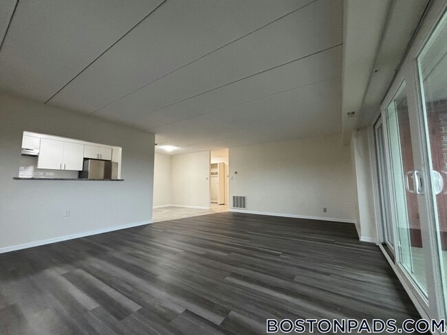 Foto del edificio - 51 Hill Rd