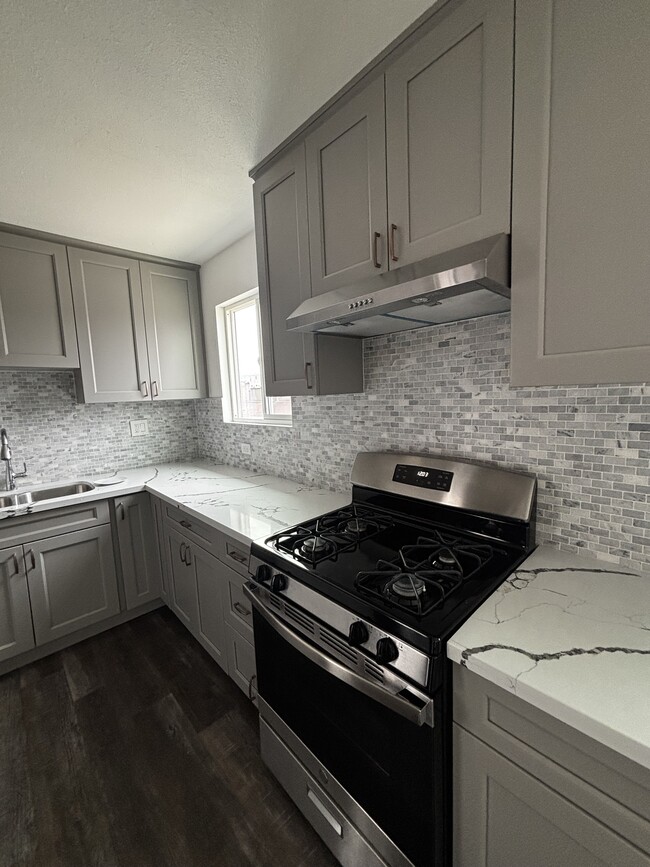 Building Photo - 1674 W 36th Pl