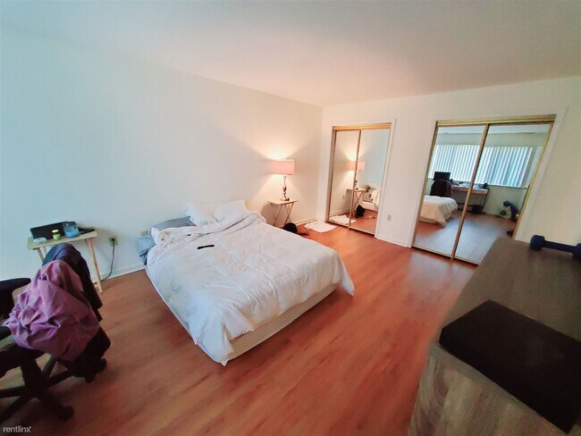 Building Photo - 1 br, 1 bath Condo - 1900 Summer St Unit K