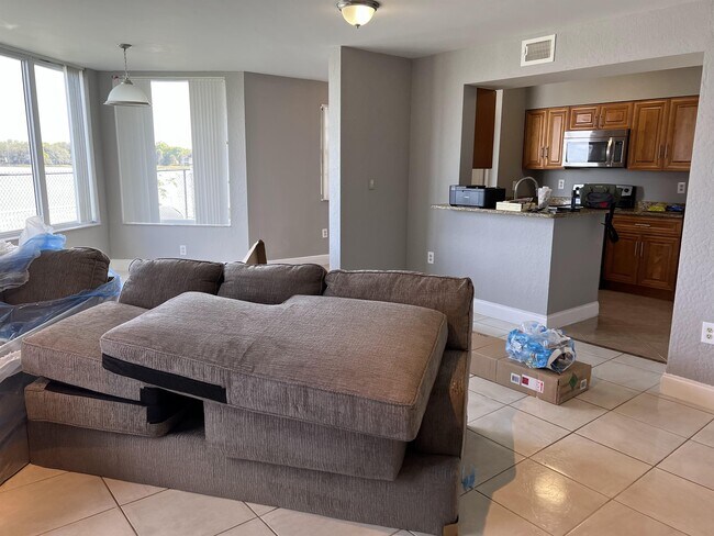 Foto del edificio - 2871 N Oakland Forest Dr