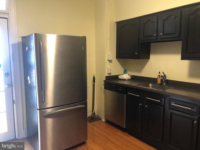Foto del edificio - 1107 W 37th St