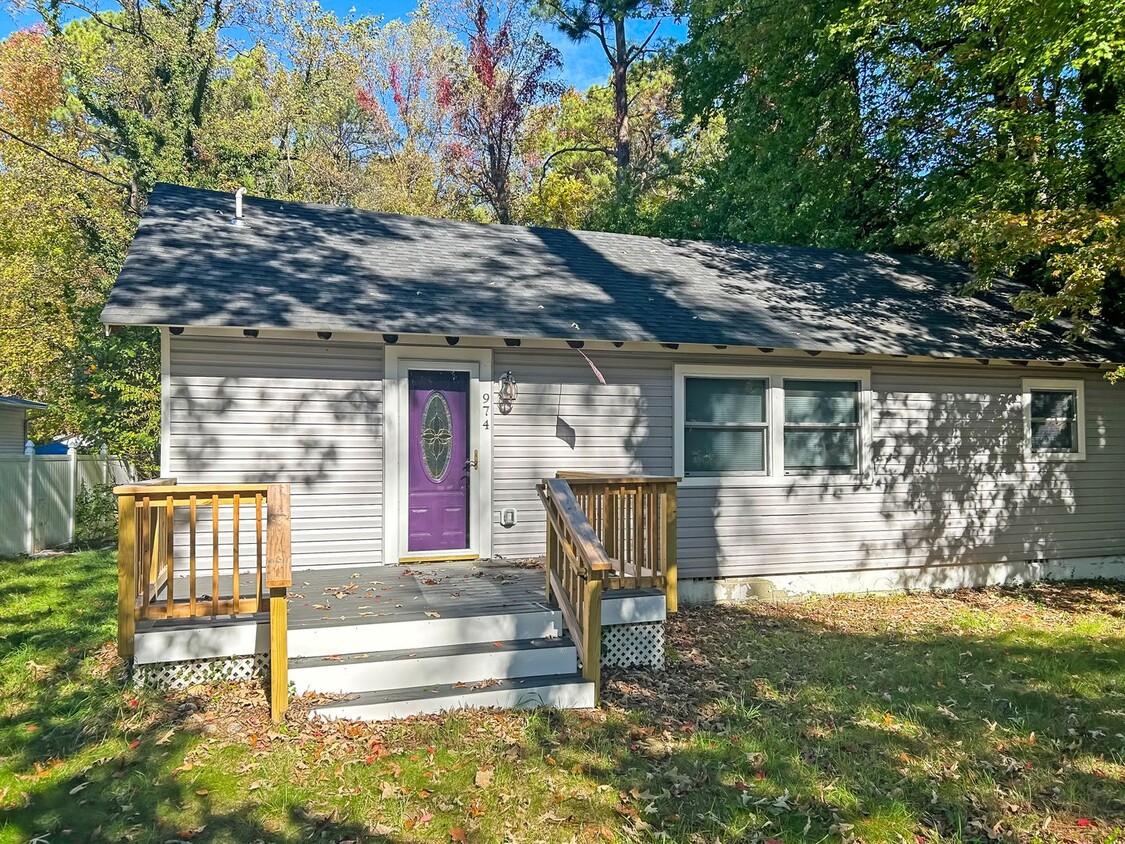 Primary Photo - Fully Renovated 2-Bedroom