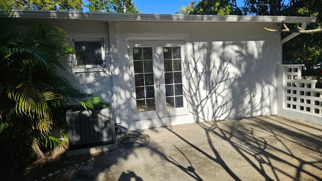 Building Photo - 365 Mirandy Ave