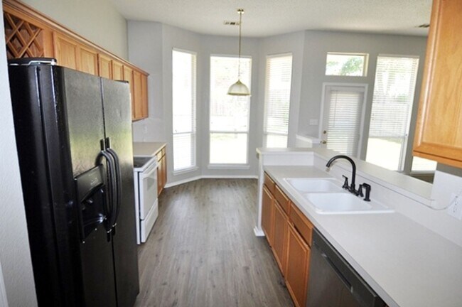 Building Photo - VIEW NOW/COMING SOON - Charming Cul-de-Sac Home in Rockwall with Flexible Floorplan & Spacious Ba...