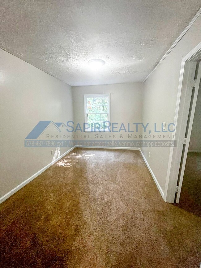 Building Photo - Charming 3-Bedroom Home - Move in by 11/30...