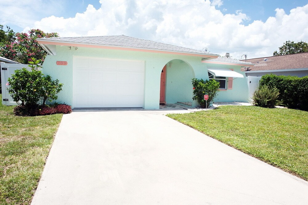 Foto principal - Naples Park - 3 Bedroom/2 Bath - Annual Re...