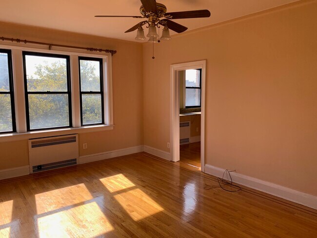 Living Room - 7427 Boulevard E
