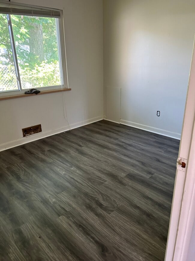 Dormitorio 2 - 11241 Westborough Rd