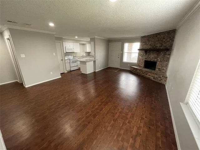 Building Photo - 3613 Country Club Rd N