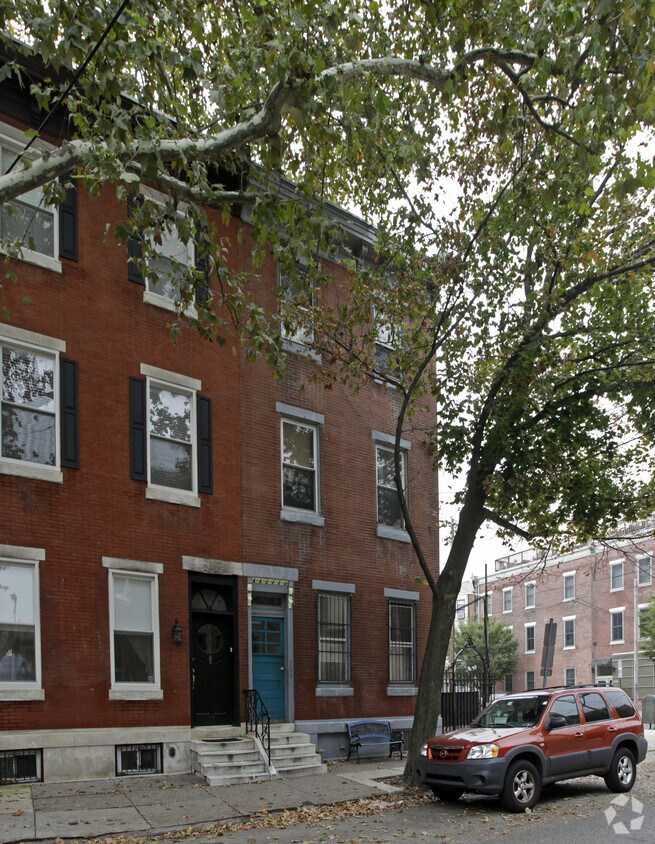 Building Photo - 705 Catharine St