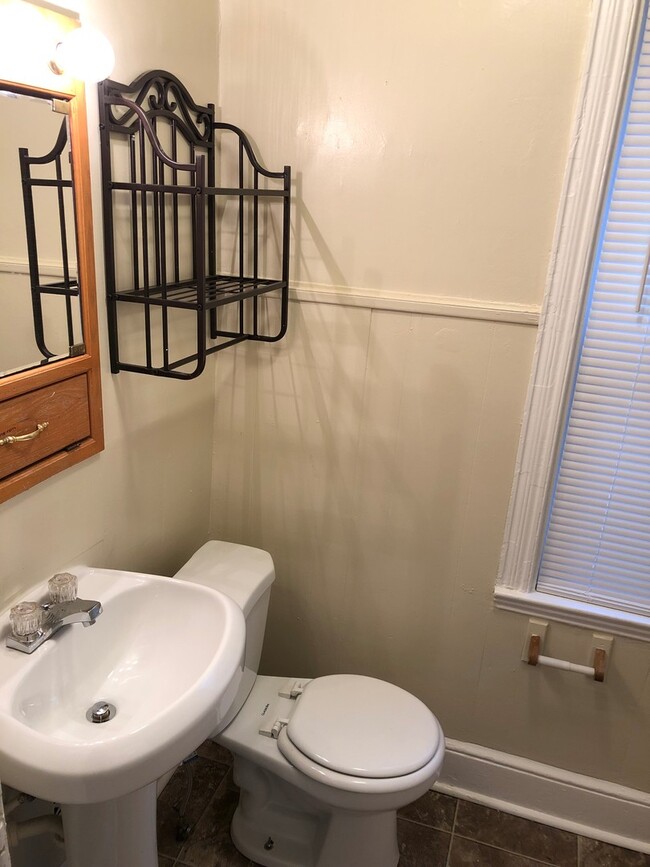 Foto del edificio - 654.5 Columbia Ave