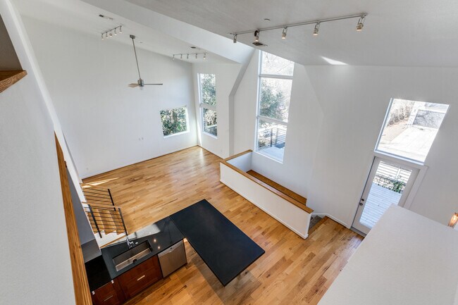 Building Photo - 128 Marcia Pl