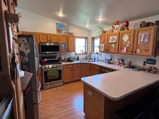 Building Photo - Westend Home with Large Yard