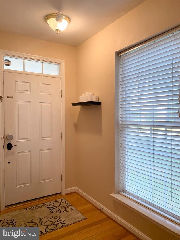 Primary Photo - 4676 Carisbrooke Ln