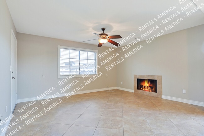 Building Photo - 533 W Guadalupe Rd