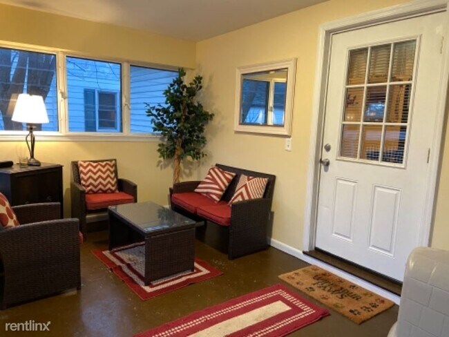 Building Photo - 3 br, 1 bath House - 217 Kirsch Drive