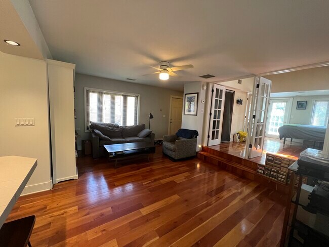 Foto del edificio - 2128 N Hoyne Ave