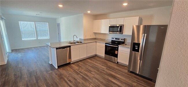 Building Photo - 2109 E Crystal Dr
