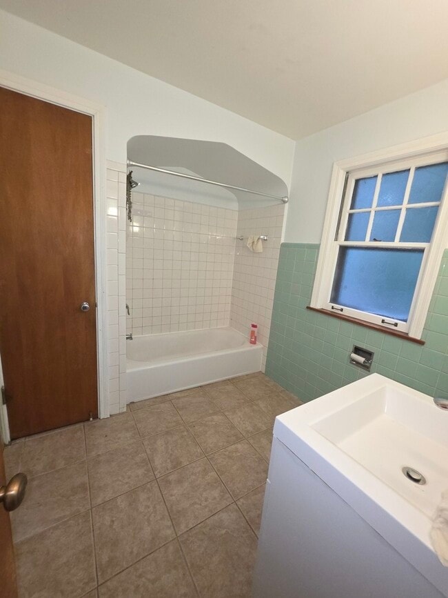 Building Photo - 10763 S Longwood Dr