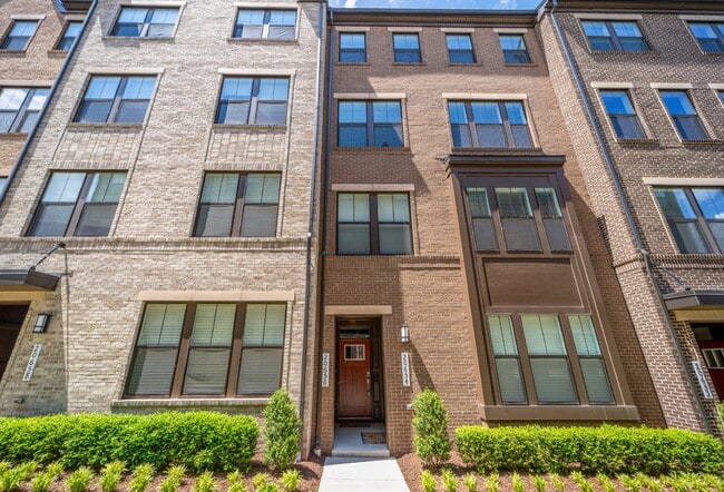 Modern Kincora Townhome-Style Condo | 3 Bedrooms | EV Charging | Backing to 165 Acres of Conserva... - Modern Kincora Townhome-Style Condo | 3 Bedrooms | EV Charging | Backing to 165 Acres of Conserva...