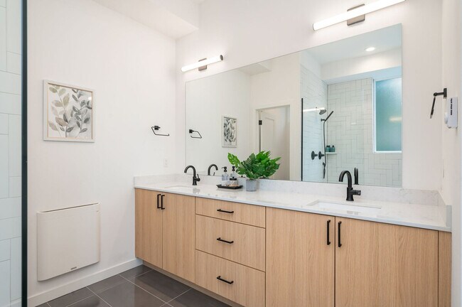 Foto del edificio - 6125 Sand Point Way NE