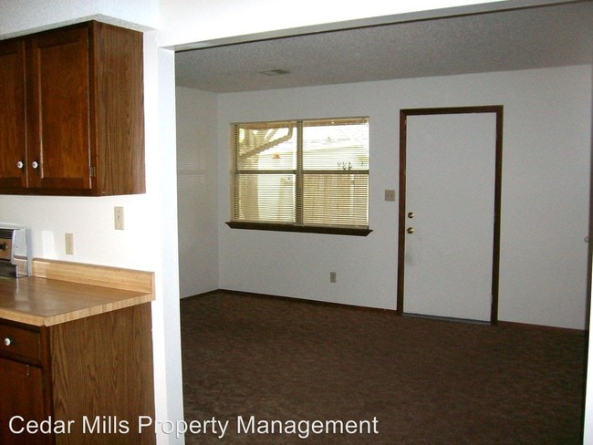 Building Photo - 432 N Dodge Ave