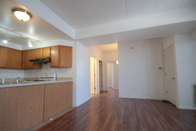 Building Photo - 2734 S Wentworth Ave