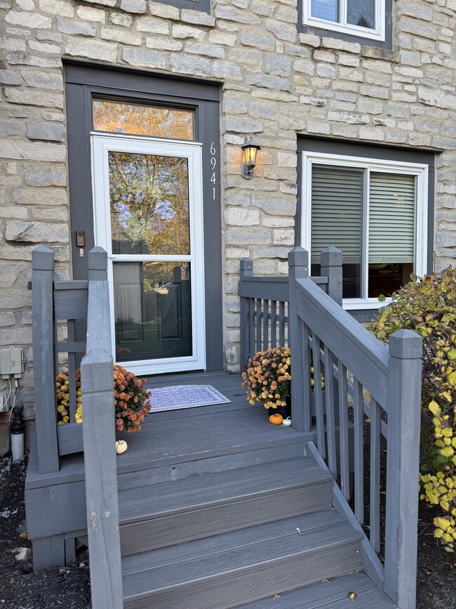 Building Photo - 6941 Dublin Village Dr