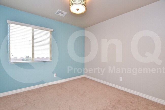 Building Photo - 2223 E Hazeltine Way