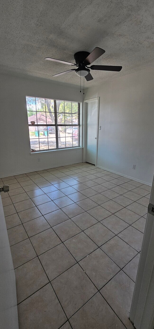 Habitación 1 - 3308 Ivy Ave