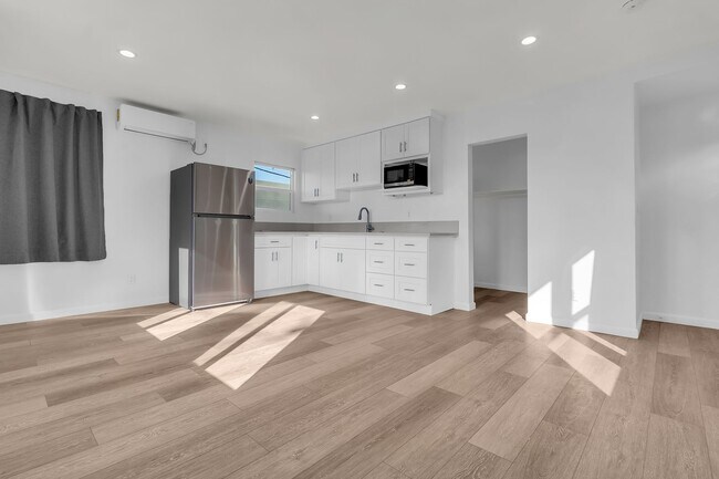 Photo - 1155 W Exposition Blvd Apartment